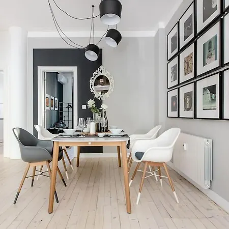 Апартамент Sophisticated Gem In The Heart Of *