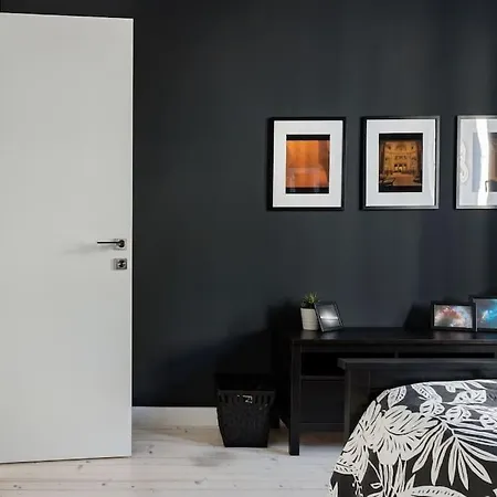 Апартамент Sophisticated Gem In The Heart Of *